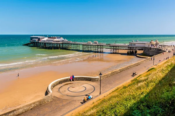 Utsikt Över Strandpromenaden Och Piren Sheringham Norfolk Storbritannien — Stockfoto