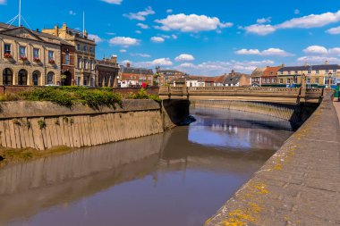 Wisbech 'te Nene nehri boyunca bir manzara, yazları Cambridgeshire