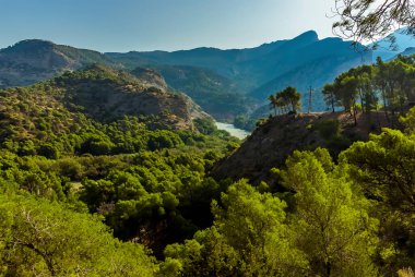 İspanya, Ardales yakınlarındaki Caminito del Rey yolunun başında bir manzara.