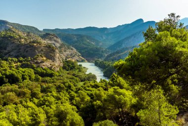 İspanya 'nın başkenti Ardales yakınlarındaki Caminito del Rey yolundan Gaitanejo nehrinin manzarası