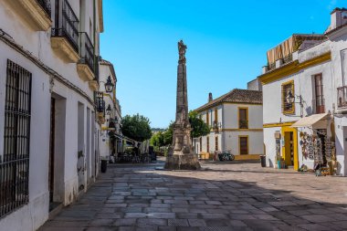 İspanya 'nın eski Cordoba kentindeki Potro Meydanı manzarası
