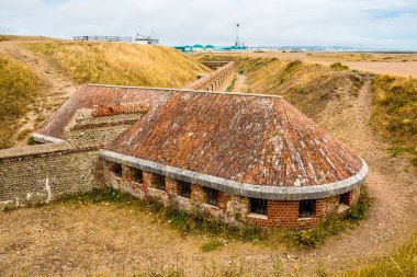 Shoreham, Sussex, İngiltere 'deki Shoreham Kalesi' nin harabelerinde korunmuş bir köşe kalesi manzarası.