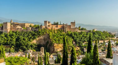 Aziz Nicholas Meydanı, Granada, İspanya Alhambra Sarayı 'ndan Sierra' ya bir manzara