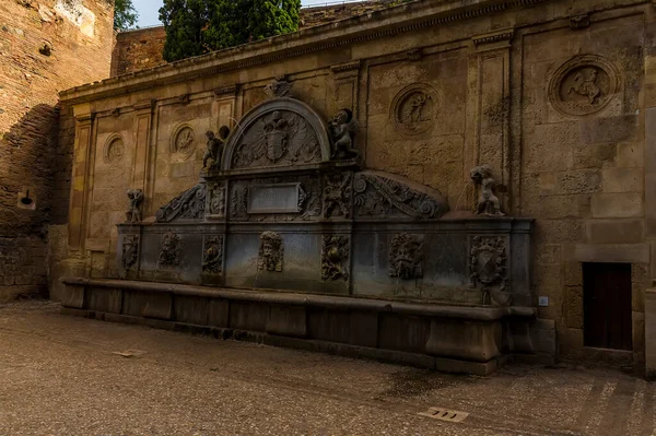 Una Parete Decorata Fontana Vicino Quartiere Alhambra Nella Città Granada — Foto Stock