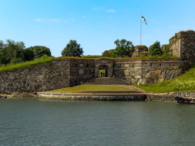 Güney limanından Finlandiya 'nın başkenti Helsinki' deki Suomenlinna Kalesi 'nin kenarına doğru bir manzara