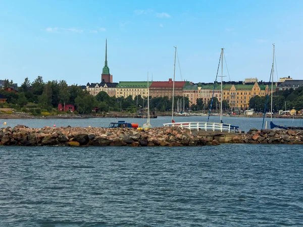 Finlandiya Nın Başkenti Helsinki Yaz Aylarında Bir Liman Dalgakıranı Manzarası — Stok fotoğraf