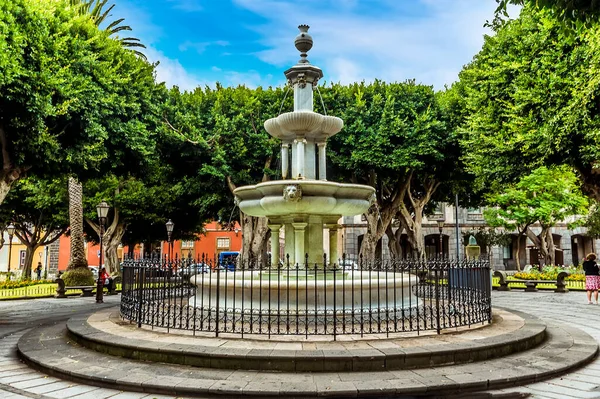 Güneşli bir günde San Christobal de La Laguna, Tenerife 'deki Adelantado Meydanı manzarası