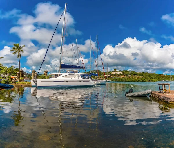 Reflecties Van Boten Afgemeerd Engelse Haven Antigua — Stockfoto