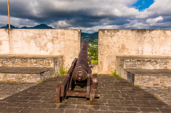 타운의 요새의 성벽에서 내륙으로 보이는 곳이야 세인트 빈센트 — 스톡 사진