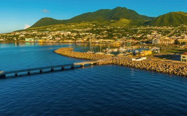 Sabahın erken saatlerinde Basseterre, St. Kitts 'te bir manzara.