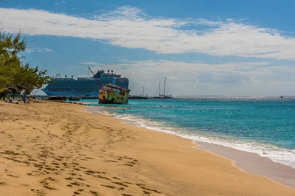 Zicht Het Strand Van Gouverneurs Naar Een Schipbreuk Grand Turk — Stockfoto