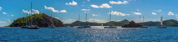 Łodzie Zacumowały Wyspie Pelican Wyspach Indyjskich Przy Głównej Wyspie Tortola — Zdjęcie stockowe