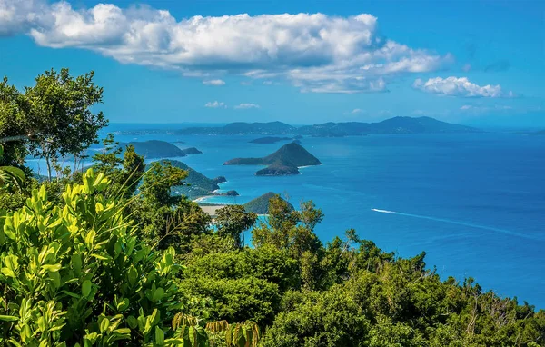 Tortola sahilinden Jost Van Dyke adasına doğru bir manzara