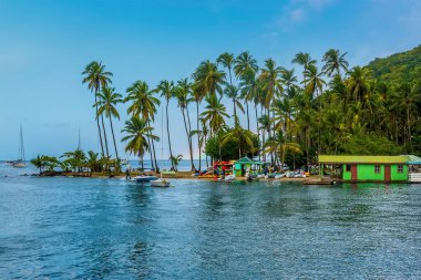 Marigot Körfezi 'nden deniz manzarası, St. Lucia, sabah