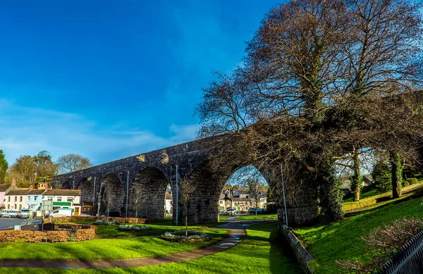 Una Vista Del Viaducto Del Ferrocarril Ciudad Costera Tenby Pembrokeshire —  Fotos de Stock