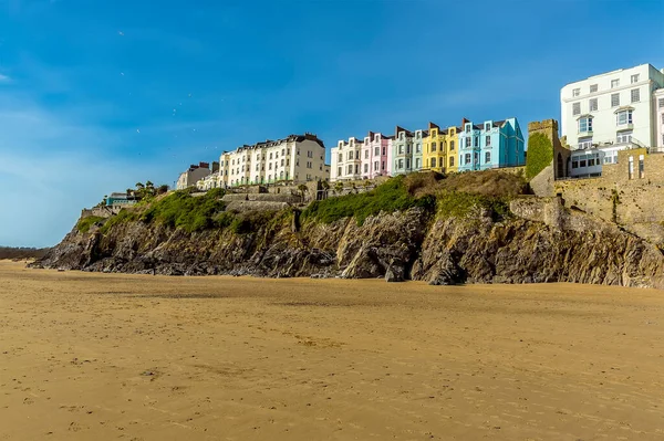 View South Beach Colourful Cliff Top Hotels Tenby Pembrokeshire Low — Stock Photo, Image