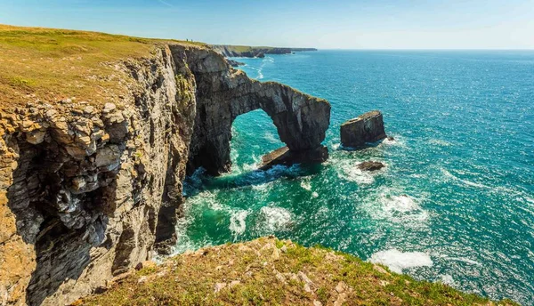 Panorama View Impressive Natural Arch Made Carboniferous Limestone Know Green — Stock Photo, Image