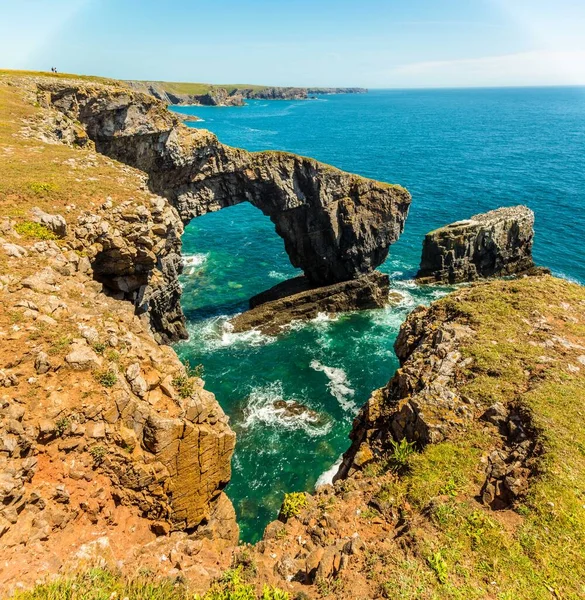 Den Gröna Bron Wales Inramad Klyfta Kalkstensklippan Pembrokeshire Kusten Wales — Stockfoto