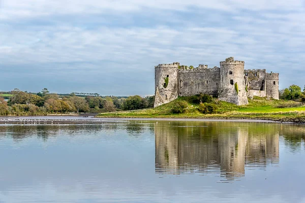 Utsikt Över Karriärfloden Pembrokeshire Och Ruinerna Normans Slott — Stockfoto