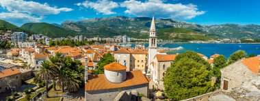 Karadağ 'ın Budva kentinin panoramik manzarası Venedik kalesinden