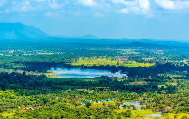 Sigiriya, Sri Lanka kaya kalesinin tepesinden bir manzara