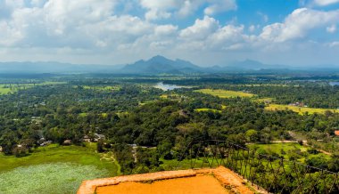 Sigirya, Sri Lanka kaya kalesinin tepesinden manzara