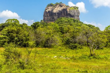 Sri Lanka 'daki Sigirya kaya kalesinin batı tarafının yakın görüntüsü.