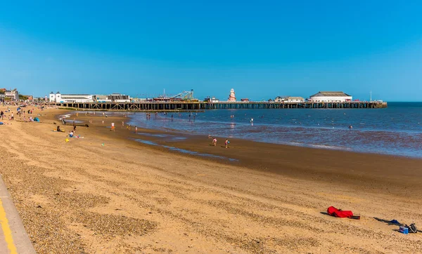 Вид Пляж Clacton Sea Великобритания Летом — стоковое фото