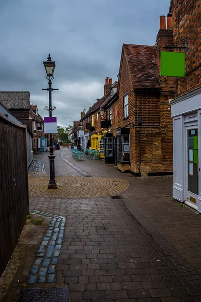 夏に英国のStevage Old Townの路地を見下ろす — ストック写真