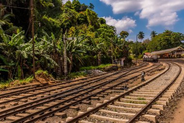 Peradeniya tren istasyonundan ayrıldıktan sonra Kandy, Sri Lanka, Asya