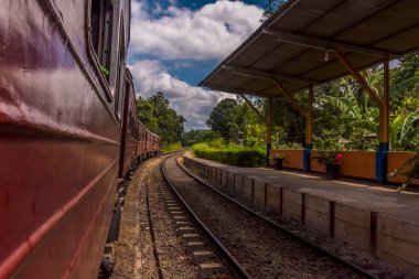 Kandy, Sri Lanka, Asya yakınlarındaki Barammane tren istasyonu manzaralı.