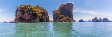 Khao Phing Kan adasının Phang Nga Körfezi ve Tayland 'ın çevresindeki adaların manzarası.