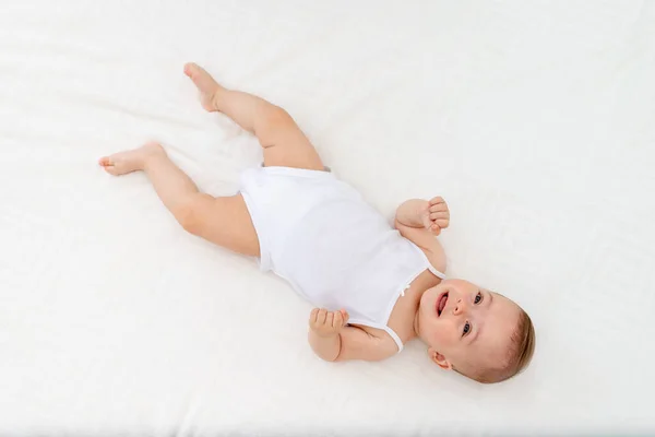Menina Meses Idade Deitada Cama Berçário Cabeça Para Baixo Bebê — Fotografia de Stock