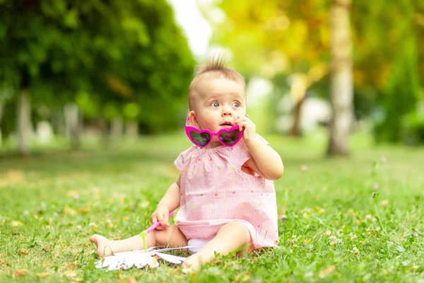 Little Baby Girl Months Old Sitting Green Grass Pink Bodysuit — Stock Photo, Image
