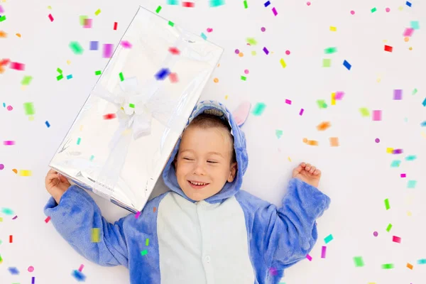 Little Boy Bright Suit White Isolated Background Streamer Large Gift — Stock Photo, Image