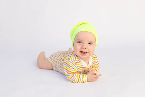 Pequena Menina Sorridente Meses Idade Encontra Fundo Isolado Branco Bodysuit — Fotografia de Stock