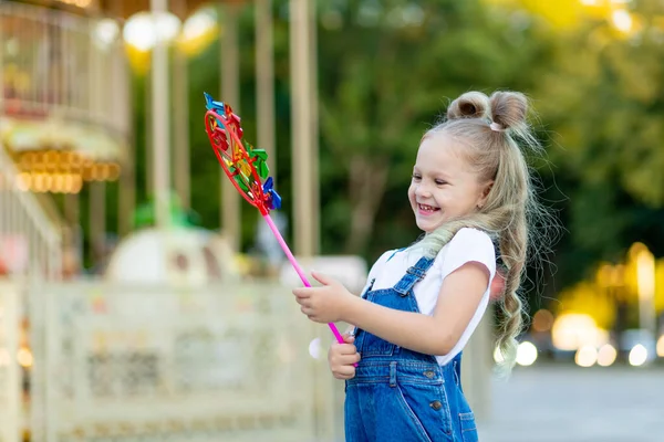 Happy Baby Girl Playing Amusement Park Happy Childhood — Stock Photo, Image