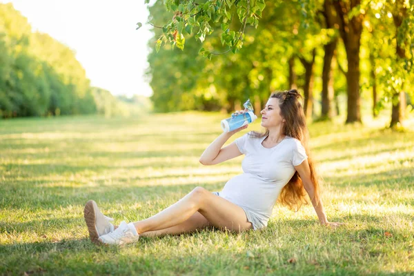 Pregnant Girl Does Sports Nature Summer Yoga Pregnant Women Fresh — Stock Photo, Image