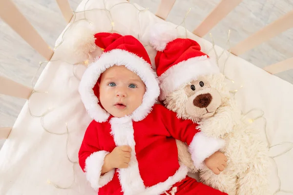 Photo Noël Bébé Costume Père Noël Couché Dans Berceau Maison — Photo