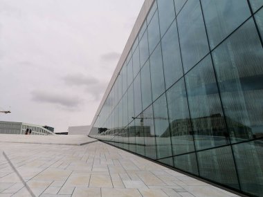 Şehirdeki modern ofis binası