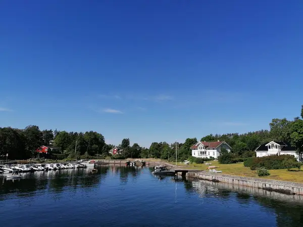 Maisons Petits Bateaux Sur Une Île Dans Océan Jour Été — Photo