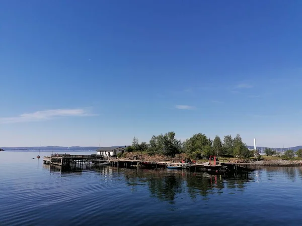 Små Båtar Och Sjön Vacker Sommardag — Stockfoto