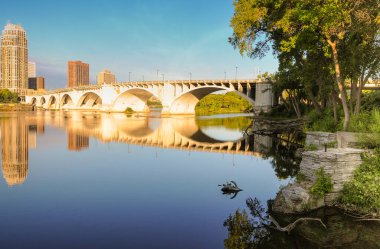 Minneapolis Minnesota 'nın barışçıl yansıması