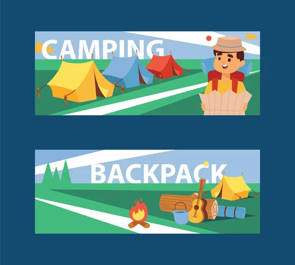 여름 캠프 배너 그림입니다. 캠핑 및 다른 장비와 휴가 여행. 지도와 배낭 전단지, 브로셔가 있는 만화 여행자. — 스톡 사진