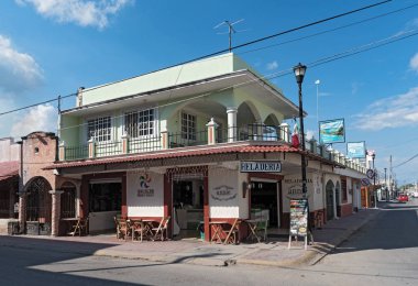 Bacalar, Meksika-Mart 08; 2018: dondurma dükkanı (heladeria annie delicias) bacalar, quintana roo, Meksika şehir merkezinde