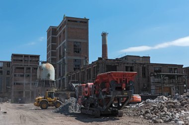 Hattersheim Am Main-Okriftel, Almanya-Haziran 29, 2018: bir eski kağıt fabrikası, (selüloz fabrikası tadilat ve kısmi yıkılması)