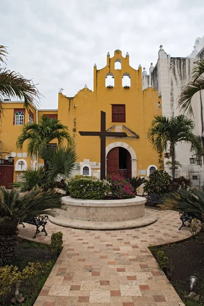 坎佩切 墨西哥 2018年3月13日 大教堂的庭院旧金山 坎佩切与博物馆 墨西哥 — 图库照片