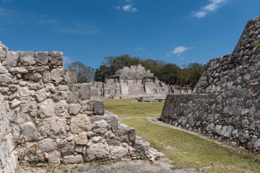 Eski Maya şehri Edzna 'nın kalıntıları, Meksika, Campeche yakınlarında.
