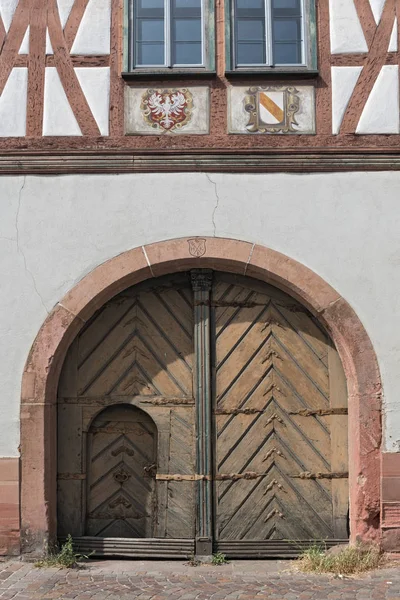 Ξύλινη Πύλη Του Παλιού Σπιτιού Στο Seligenstadt Της Γερμανίας — Φωτογραφία Αρχείου