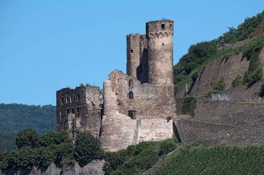 EHRENFELS kalesi kalıntıları yakınındaki Rudesheim Ren üzerinde Bingen Rhine nehrinde Hesse, Almanya karşısında